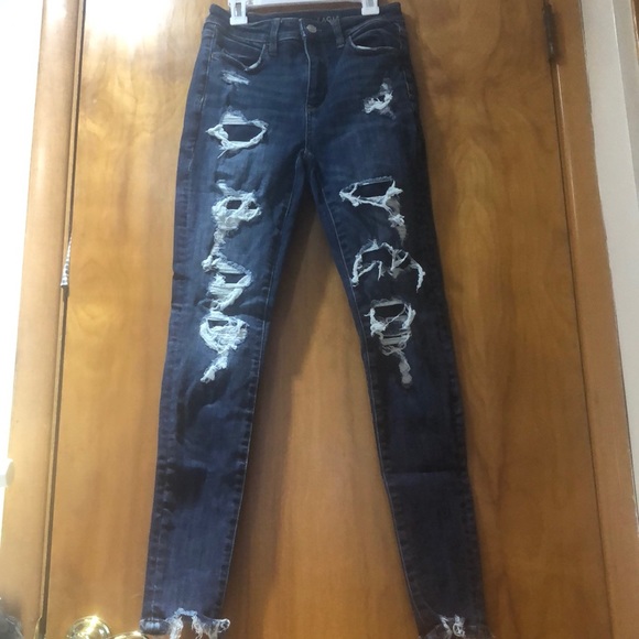 AE never worn women’s size 2 regular ripped jeans - Picture 1 of 8